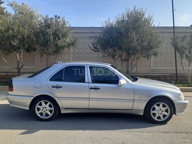 Mercedes C 240 2000, 319,000 km - 2.4 l - Bakı