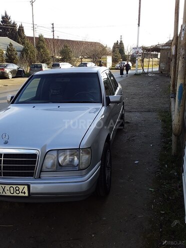 Mercedes E 200 1994, 320,000 km - 2.0 l - Bakı