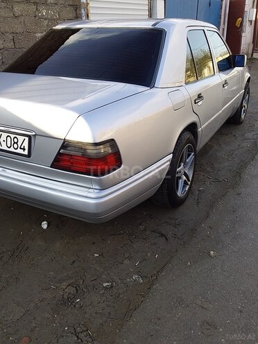 Mercedes E 200 1994, 320,000 km - 2.0 l - Bakı