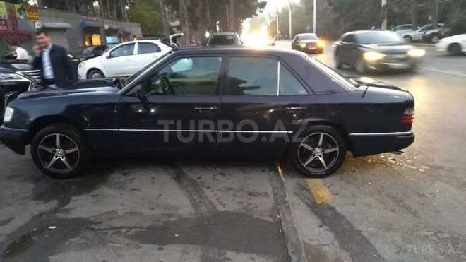 Mercedes E 220 1993, 385,000 km - 2.2 л - Bakı