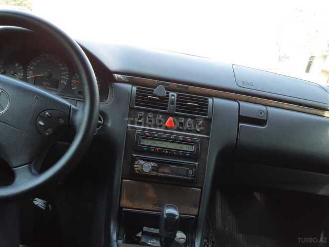 Mercedes E 280 2000, 256,000 km - 2.8 л - Sumqayıt