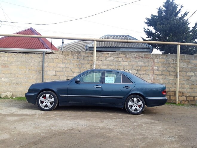 Mercedes E 220 2001, 284,000 km - 2.2 l - Bakı