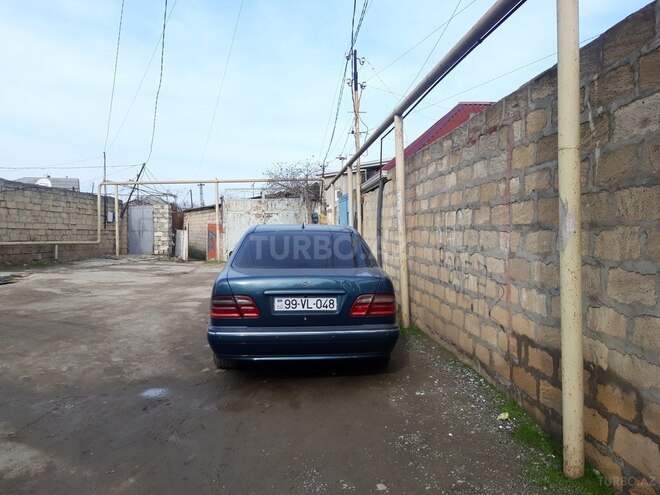 Mercedes E 220 2001, 284,000 km - 2.2 l - Bakı