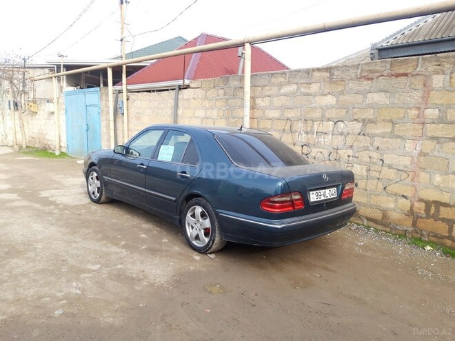 Mercedes E 220 2001, 284,000 km - 2.2 l - Bakı