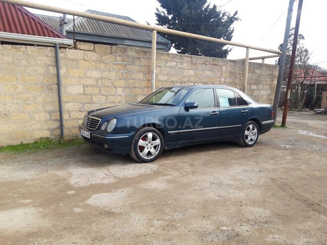 Mercedes E 220 2001, 284,000 km - 2.2 l - Bakı