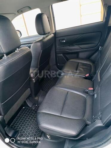 Mitsubishi Outlander 2016, 57,500 km - 2.4 л - Bakı