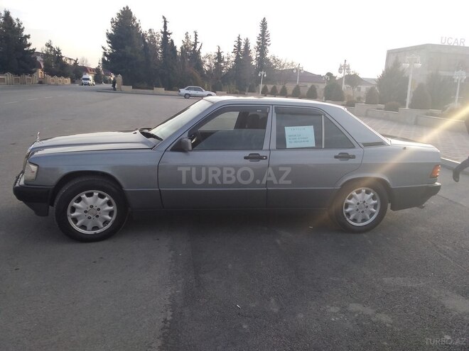 Mercedes 190 1990, 300,000 km - 2.0 л - Ucar