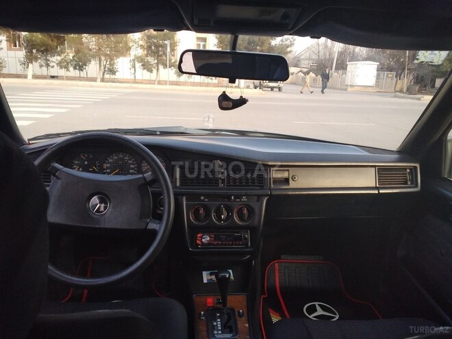 Mercedes 190 1990, 300,000 km - 2.0 л - Ucar