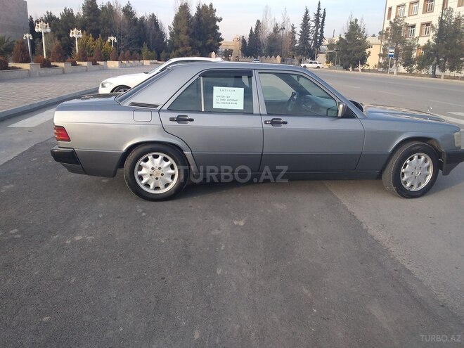 Mercedes 190 1990, 300,000 km - 2.0 л - Ucar