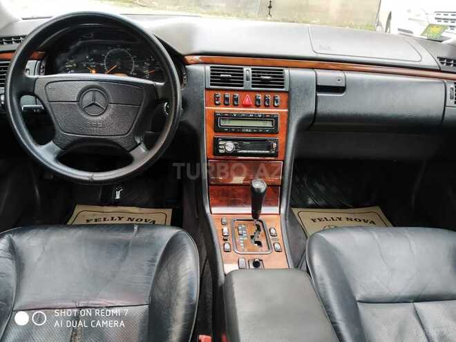 Mercedes E 220 1998, 240,000 km - 2.2 л - Bakı