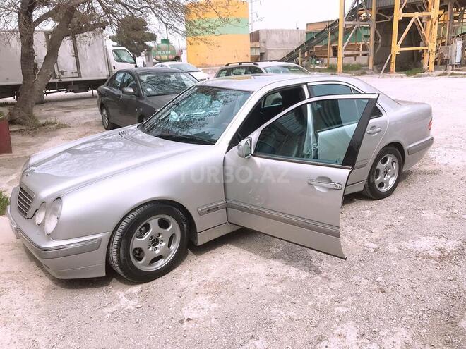 Mercedes E 240 2001, 212,460 km - 2.4 l - Bakı