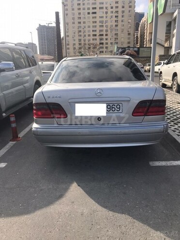Mercedes E 240 2001, 212,460 km - 2.4 l - Bakı