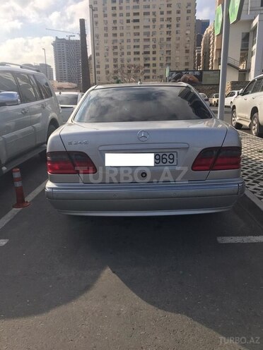 Mercedes E 240 2001, 212,460 km - 2.4 l - Bakı