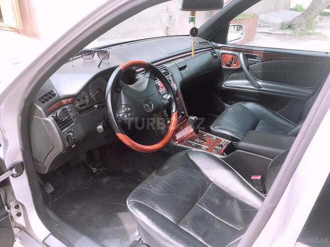 Mercedes E 240 2001, 212,460 km - 2.4 l - Bakı