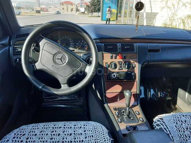 Mercedes E 240 1998, 221,200 km - 2.4 l - Bakı