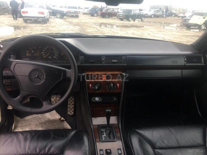 Mercedes E 280 1993, 402,000 km - 2.8 l - Sumqayıt