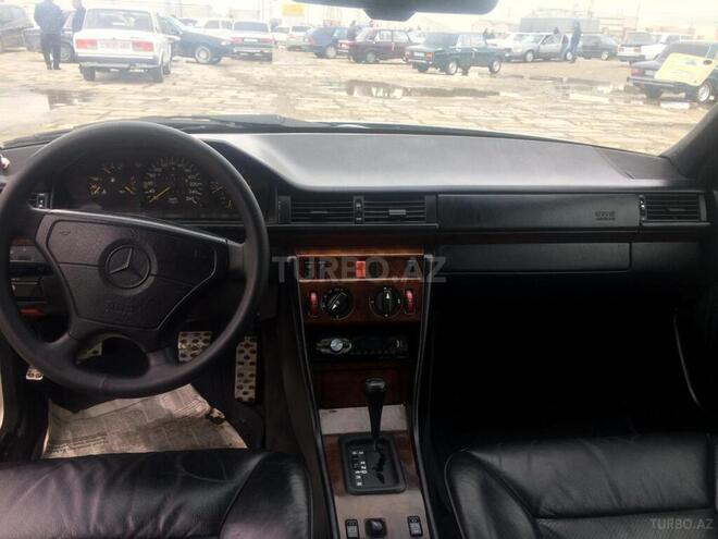 Mercedes E 280 1993, 402,000 km - 2.8 l - Sumqayıt
