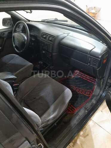 Opel Vectra 1995, 300,000 km - 2.0 l - Bakı