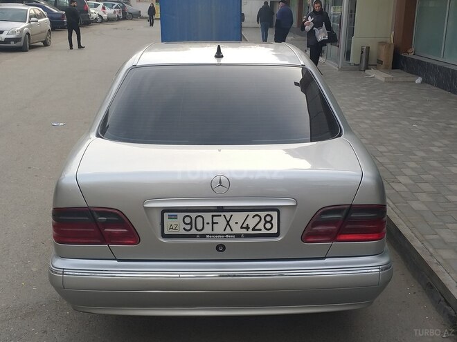 Mercedes E 200 2001, 225,000 km - 2.0 l - Bakı