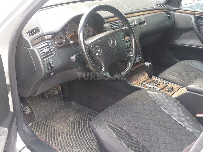 Mercedes E 200 2001, 225,000 km - 2.0 l - Bakı