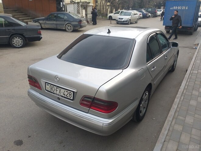Mercedes E 200 2001, 225,000 km - 2.0 l - Bakı