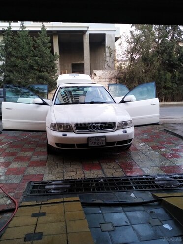 Audi A4 2001, 60,000 km - 1.8 l - Bakı