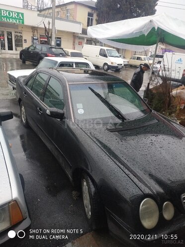 Mercedes E 200 2000, 763,000 km - 0.2 л - Balakən