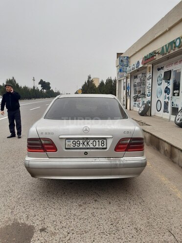 Mercedes E 220 2000, 350,000 km - 2.2 l - Şirvan