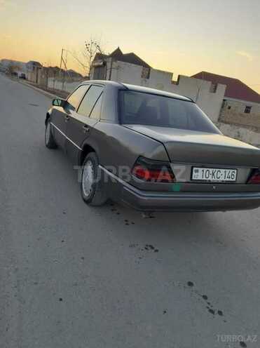 Mercedes E 260 1986, 300,000 km - 2.6 l - Gəncə