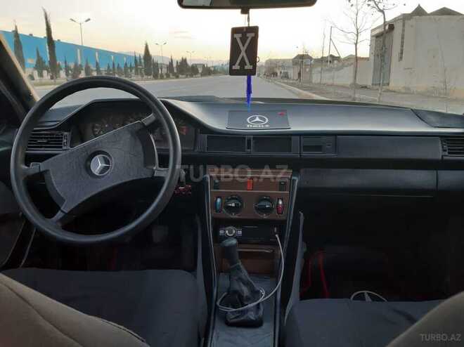 Mercedes E 260 1986, 300,000 km - 2.6 l - Gəncə
