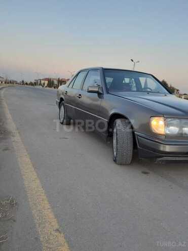 Mercedes E 260 1986, 300,000 km - 2.6 l - Gəncə