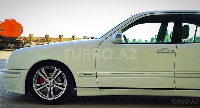 Mercedes E 240 2000, 330,357 km - 2.4 l - Bakı