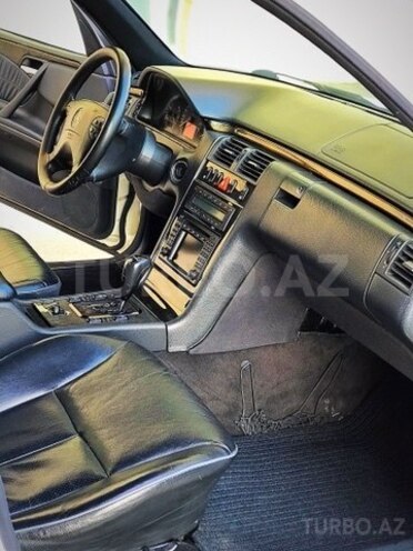 Mercedes E 240 2000, 330,357 km - 2.4 l - Bakı