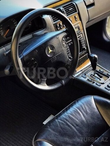 Mercedes E 240 2000, 330,357 km - 2.4 l - Bakı