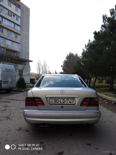 Mercedes E 240 2001, 323,000 km - 2.6 l - Bakı