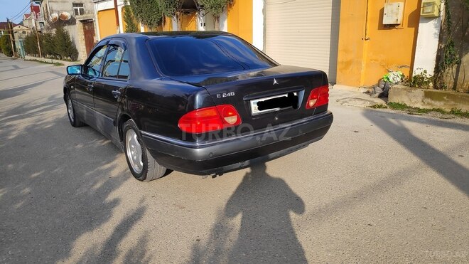 Mercedes E 240 1999, 250,000 km - 2.4 l - Bakı