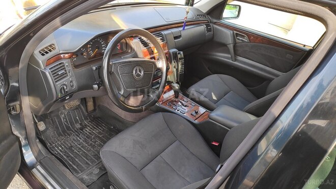 Mercedes E 240 1999, 250,000 km - 2.4 l - Bakı