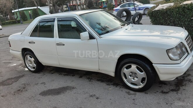 Mercedes E 220 1994, 425,000 km - 2.2 l - Bakı