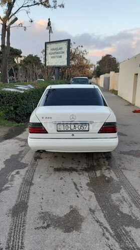 Mercedes E 220 1994, 425,000 km - 2.2 l - Bakı