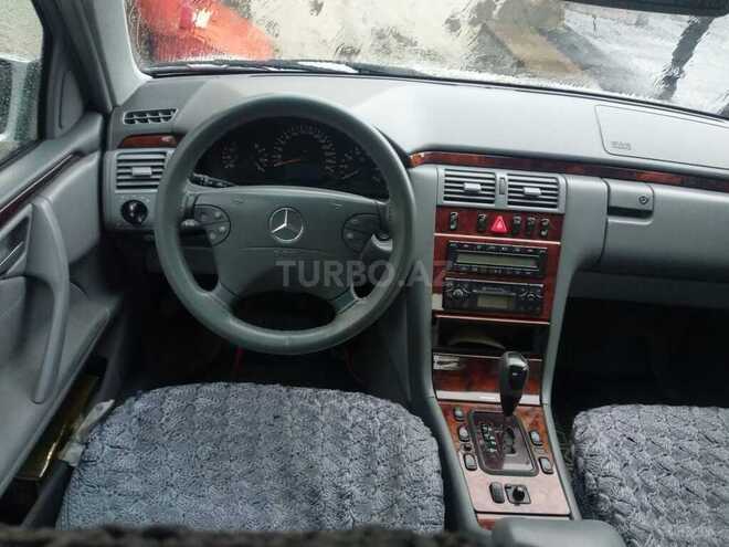 Mercedes E 240 2000, 240,000 km - 2.6 l - Qax