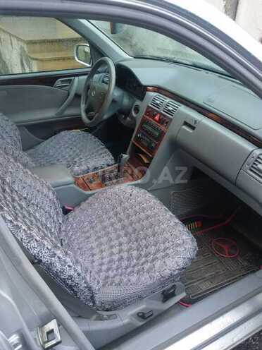 Mercedes E 240 2000, 240,000 km - 2.6 l - Qax