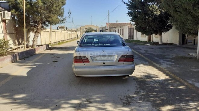 Mercedes E 270 2001, 398,000 km - 2.7 l - Bakı
