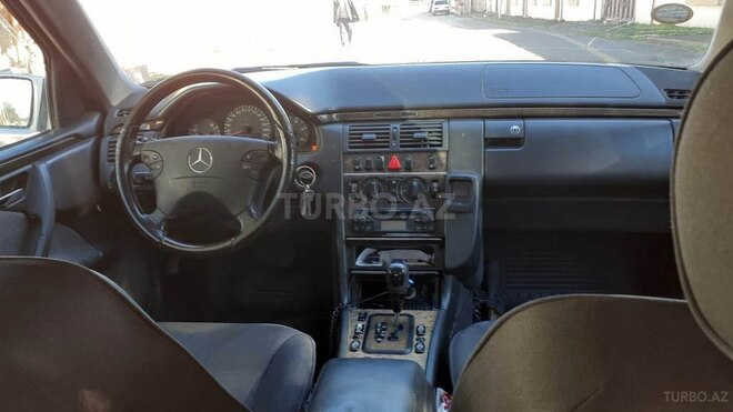 Mercedes E 270 2001, 398,000 km - 2.7 l - Bakı