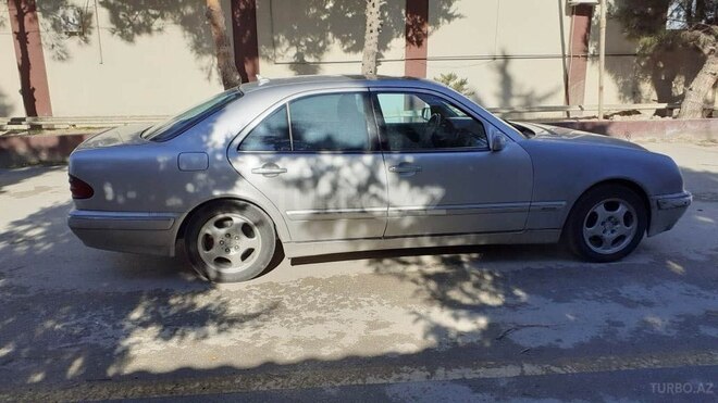 Mercedes E 270 2001, 398,000 km - 2.7 l - Bakı