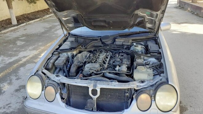 Mercedes E 270 2001, 398,000 km - 2.7 l - Bakı