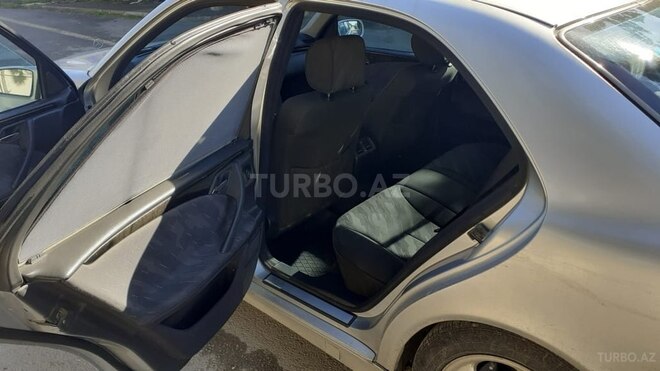 Mercedes E 270 2001, 398,000 km - 2.7 l - Bakı