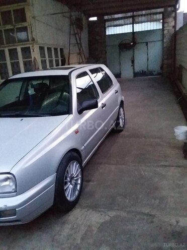 Volkswagen Golf 1997, 240,430 km - 1.6 l - Gəncə
