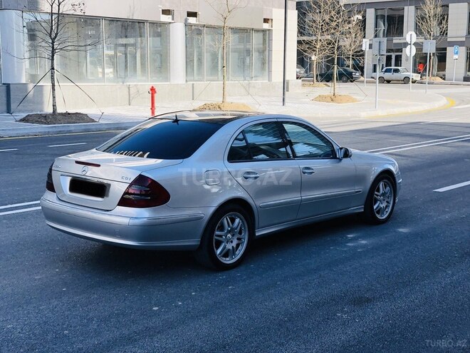 Mercedes E 220 2004, 275,000 km - 2.2 l - Bakı