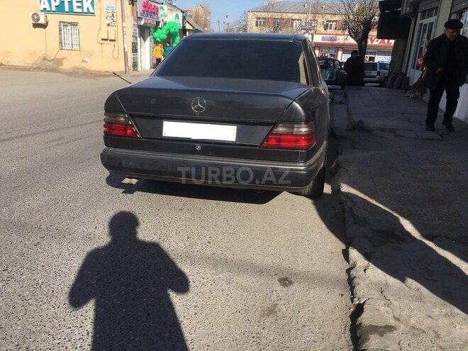 Mercedes E 250 1992, 333,000 km - 2.5 л - Bakı