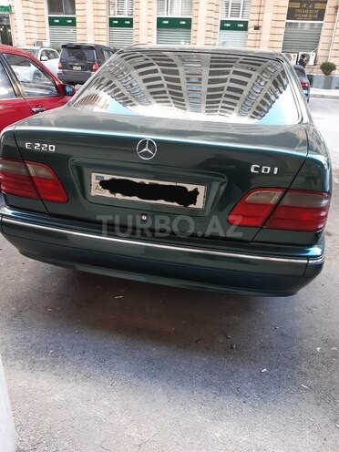 Mercedes E 220 2000, 323,532 km - 2.2 л - Biləsuvar